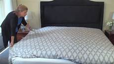 fare l sul letto ecco come rifare il letto con pochi e semplice gesti fare l sul letto ecco come rifare il letto con pochi e semplice gesti