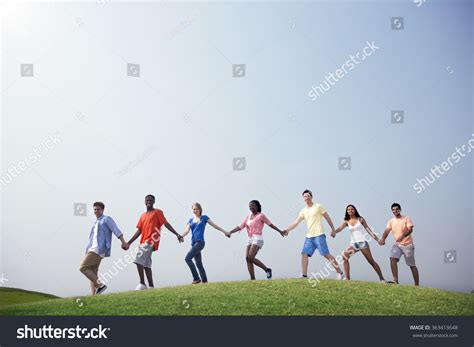 People Walking Together 的图像结果