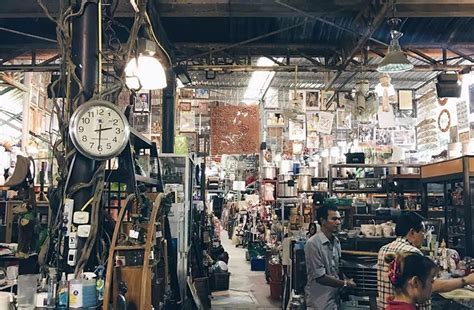 这家堆满“电子垃圾”的旧货市场，曾是熟男心中的购物天堂 | CBNData