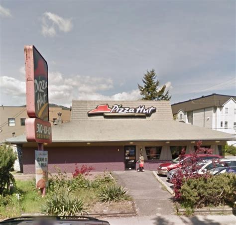 Classic Pizza Hut in North Vancouver Canada : r/FormerPizzaHuts