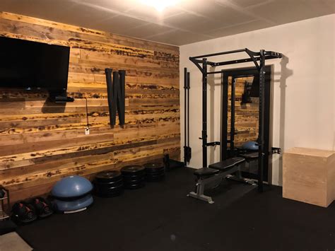 DIY wood wall to shape out the home gym. | Home gym set, Best home gym ...