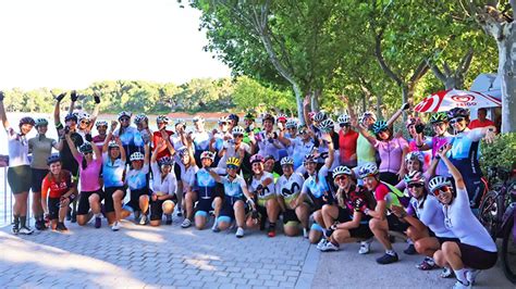 Medio centenar de mujeres de Women In Bike ruedan junto a Dori Ruano en ...