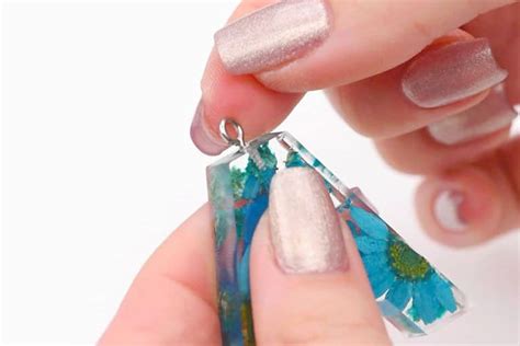 DIY Resin Keychain | How to Make Resin Letter Keychains