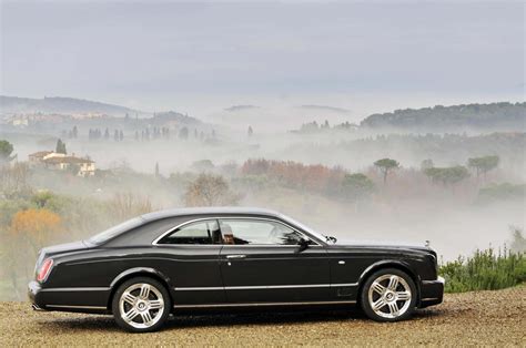 Download Luxurious Bentley Brooklands in Stylish Black Wallpaper | Wallpapers.com