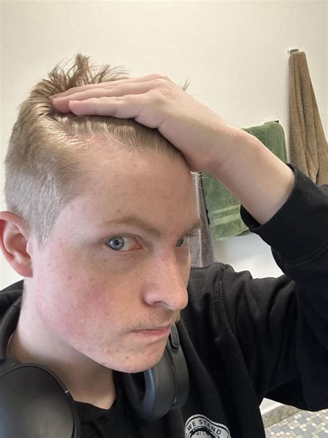 22M Is this a normal maturing hairline or am I balding? : r/malehairadvice