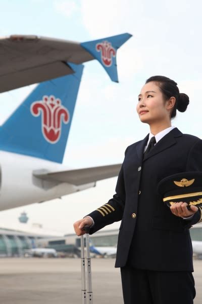 越南将诞生首位女机长 形象清秀可爱(图)|飞行员|女机长_新浪新闻