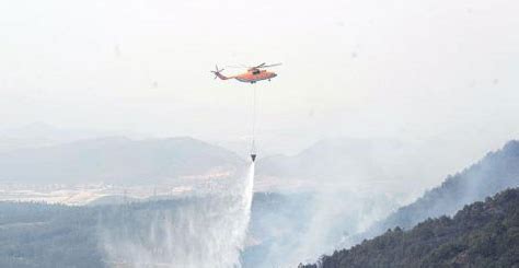 四川雅江森林火灾仍在扑救 调派直升机吊桶灭火 - 每日更新 - 华西都市网新闻频道