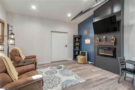 Plum Thicket Cottage - Flats for Rent in Wichita Falls, Texas, United ...