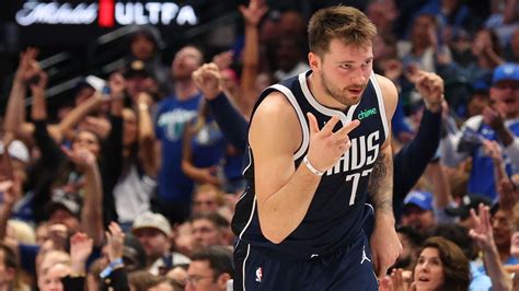 Luka Doncic's circus shot proves a game winner for Mavericks - ESPN