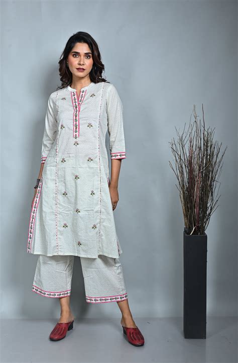Elevate your style with this White Floral Print Front-Open Kurta ...