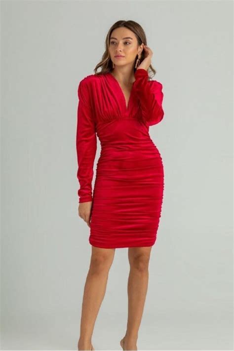 Kırmızı Vatkalı V Yaka Kadife Kumaş Büzgülü Midi Abiye Elbise - Butik ...