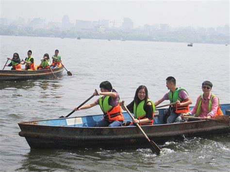 北京：市民划船享端午假期_中新社_北京分社
