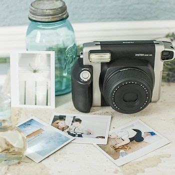 Modern Polaroid Camera 的图像结果