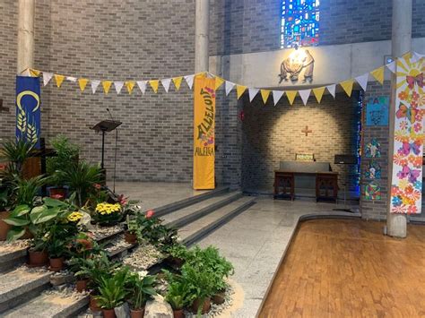 Sacrament of Confirmation Ceremony, Dublin, Ireland Dublin 9, 19 April ...