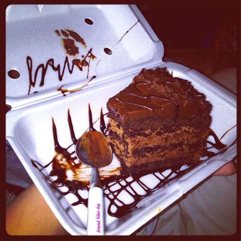 hooters chocolate mousse cake