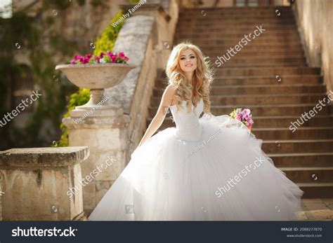 27 Naughty Newlyweds Images, Stock Photos, 3D objects, & Vectors | Shutterstock