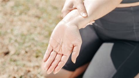 Carpal Tunnel Massage, Stretches & Exercise for Pain Relief | Nivati