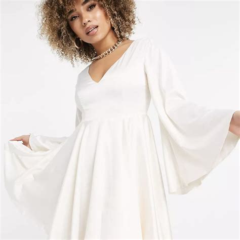 20 Best Bell Sleeve Wedding Dresses of 2021