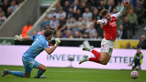 Double standards for Arsenal! Viktor Gyokeres denied clear penalty at ...
