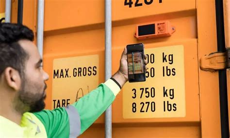 Hapag launches Live Position, first dry container tracking product