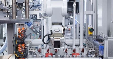 Meet Daisy, Apple's New Recycling Robot That Can Take Apart 200 iPhones ...