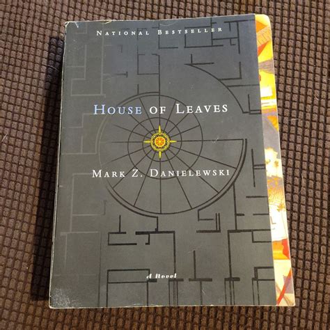 House of Leaves by Mark Z. Danielewski, Paperback | Pangobooks