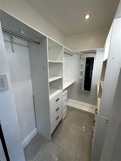 Walk-In Closet Organizing 的图像结果