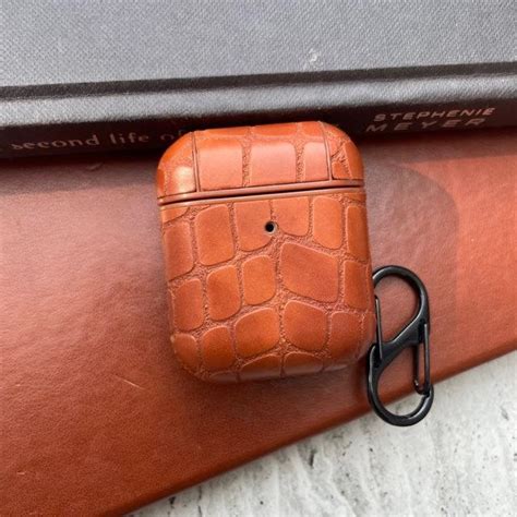 EMBOSSED CROCO CLOUDS LEATHER DESIGN FOR APPLE AIRPODS CASES – Hanging Owl