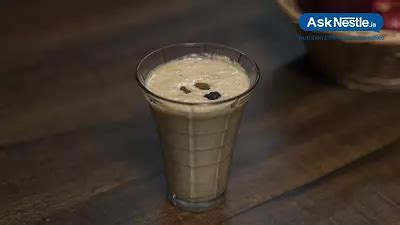 Almond Banana Smoothie With Honey Recipe | AskNestlé