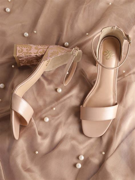 House of Pataudi Women Cream-Coloured & Pink Ethnic Block Heel Sandals ...