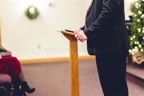 Business Man in Suit Preaching Image 的图像结果