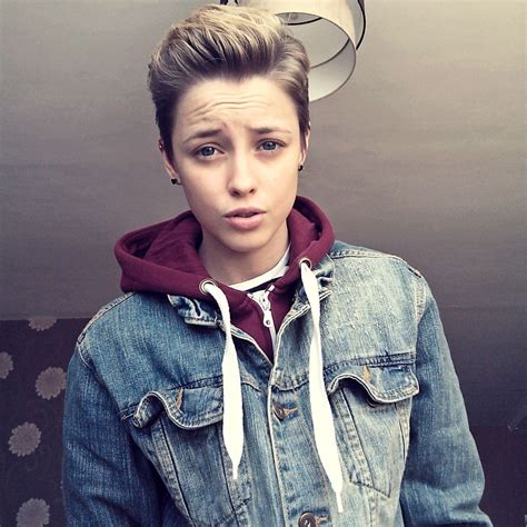 Androgyny is hot. | Short hair styles for round faces, Tomboy hairstyles, Lesbian hair