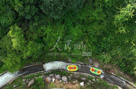 湖南衡阳：峡谷漂流享清凉-人民图片网