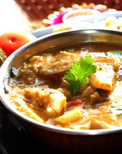 Kathirikai sambar | Brinjal sambar-How to make-Step by step photos & Video