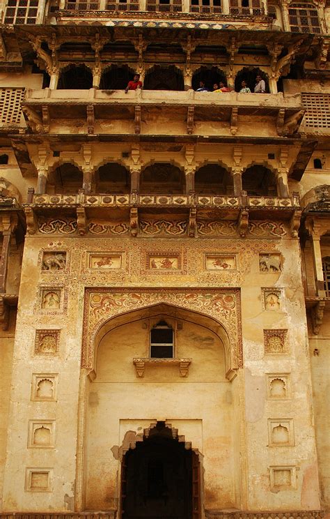 Madhya Pradesh: Why do these monuments built for guests lie vacant ...