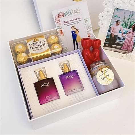 Best Wedding Gift Ideas For Couple | Marriage Gifts Online