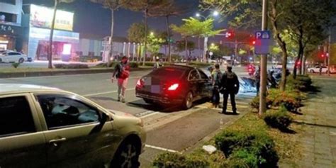 台湾高雄帮派办千人酒席 数百警员荷枪实弹封路戒备吓坏民众_手机新浪网