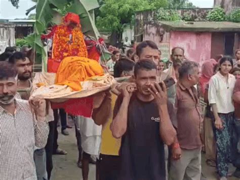 Chittorgarh villagers mourn monkeys death perform last rites Religious ...