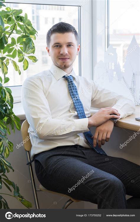 Young Business Person 的图像结果