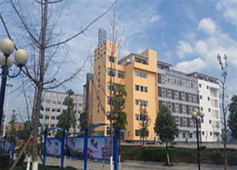 湖北宜昌：初中八年级学生返校复课-人民图片网