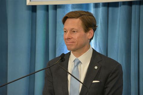 Lee Roberts Picked for Permanent Chancellor Role at UNC - Chapelboro.com