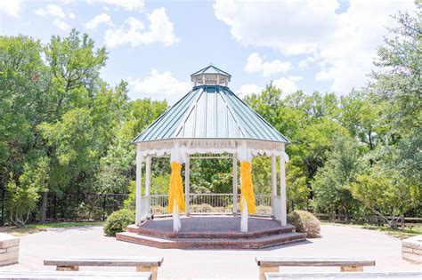 Wedding at Carleen Bright Arboretum | Kaelyn & Jacob - Dawn Elizabeth ...