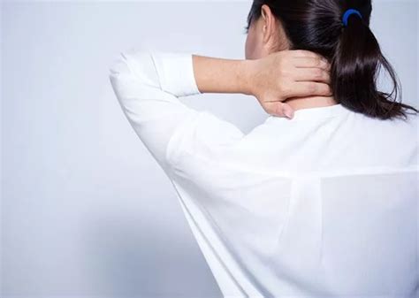 How to Ease Neck Pain? Here Are 9 Tips - Aster Medcity