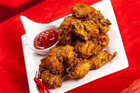Monsoon Special Easy-to-Make Onion Bhajiya Recipe - Indian Food Times