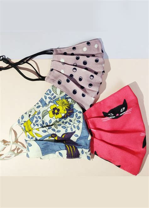 Get Set Of 3 Rectangular Pleated Masks - Cat Print , Reversible Print ...