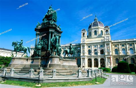 Museum of Natural History (Kunsthistorisches) and Maria-Theresien Platz ...