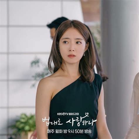 Lee Seung Gi And Lee Se Young Enjoy The Thrill Of A Quick Kiss In "The ...