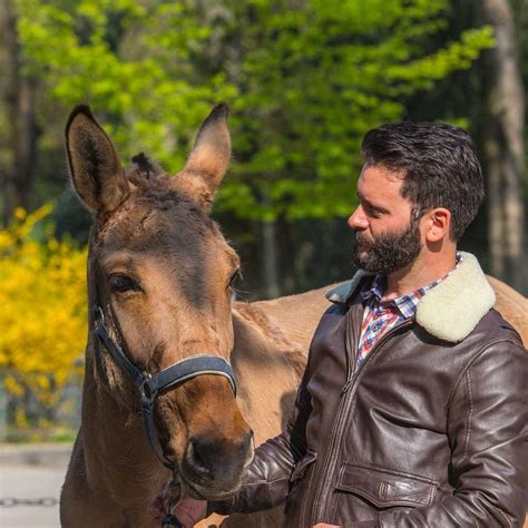 HOP 'N' TROT - CAFÉ CALÈCHE À PARIS Guide (2026) All You Need to Know ...