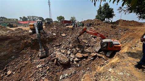 After 39 hours, robotic team joins efforts to get 11-year-old ...