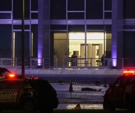 Blasts Outside Brazil's Supreme Court Leave 1 Dead, Force Justices to ...